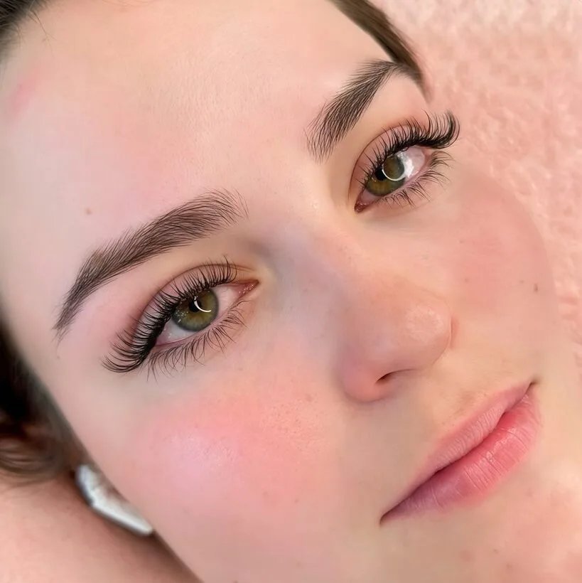 Hybrid lash style